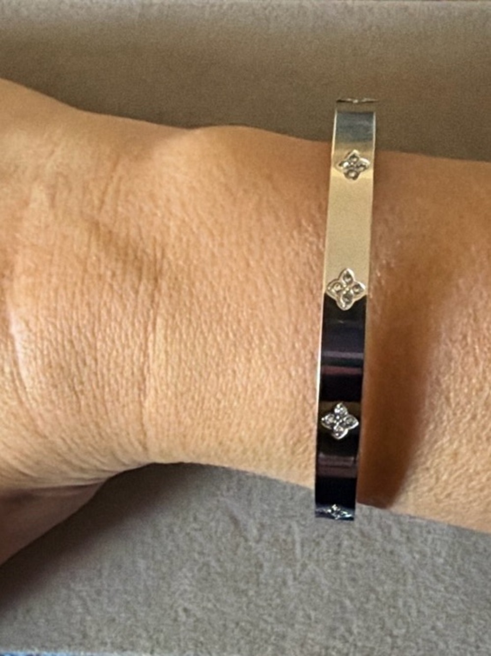 Elegant Silver-Tone Floral Accent Bangle Bracelet